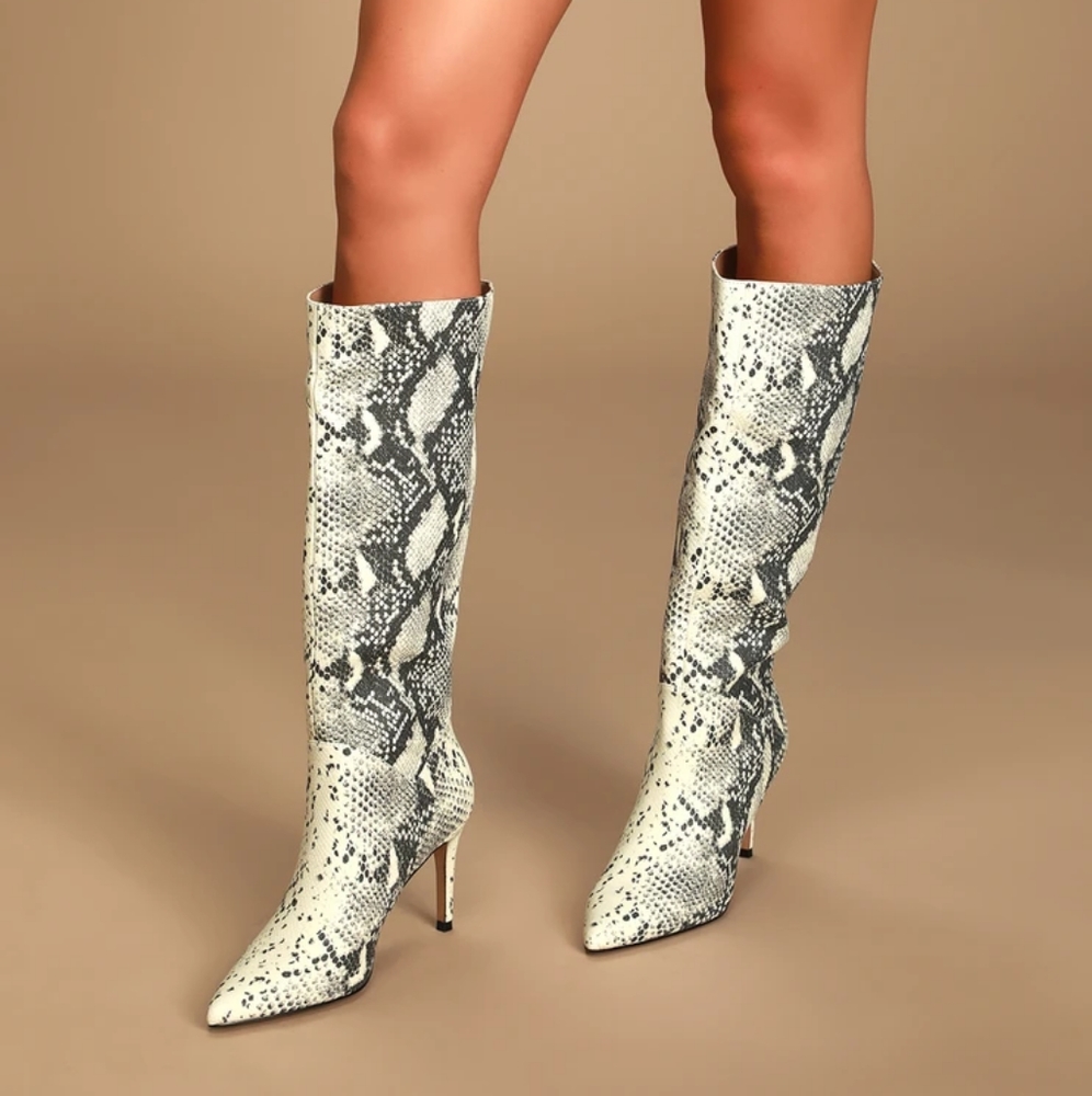 Steve Madden Nataural skin. Pointed toe, Knee high boots.